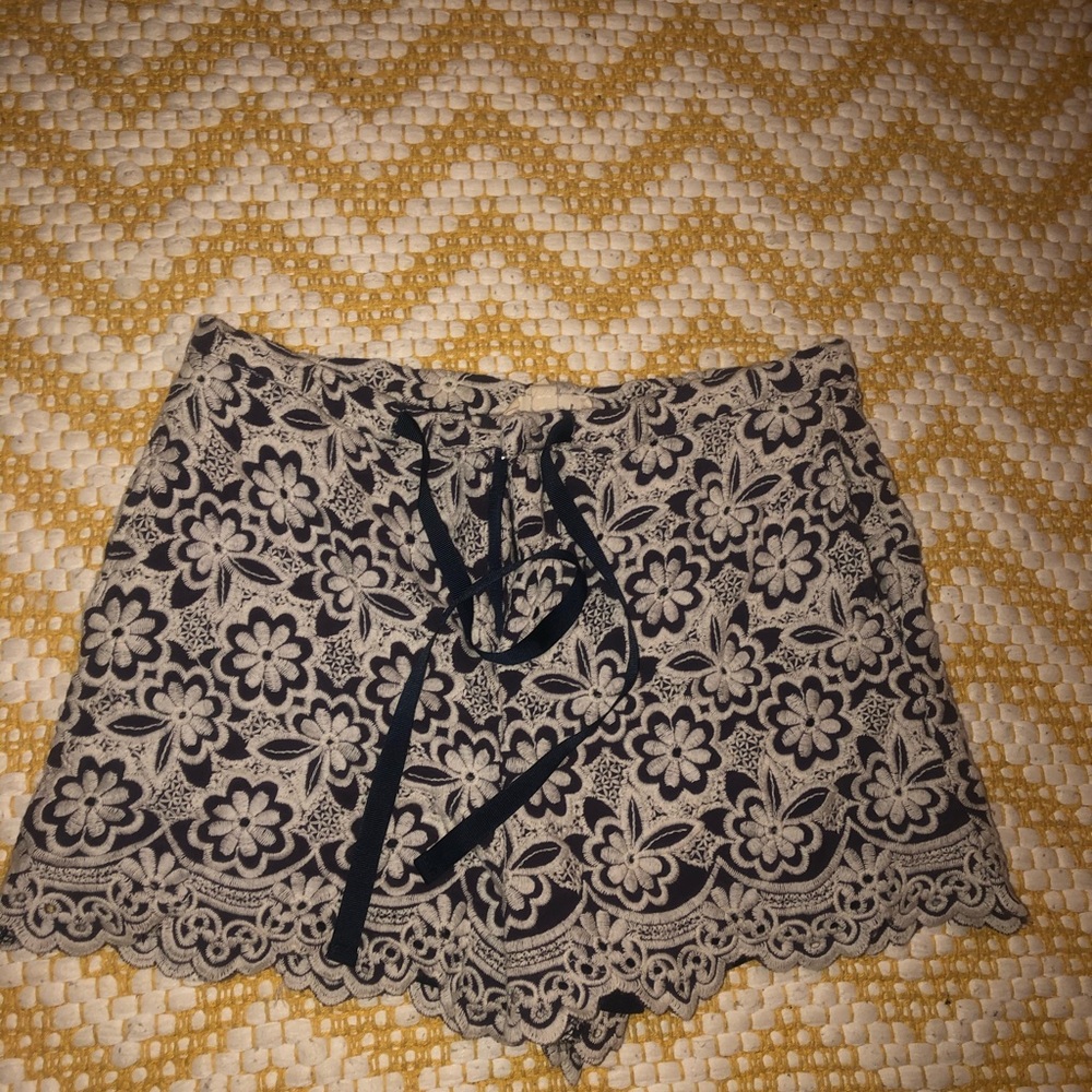 Freeway purple and white Scallop edge shorts